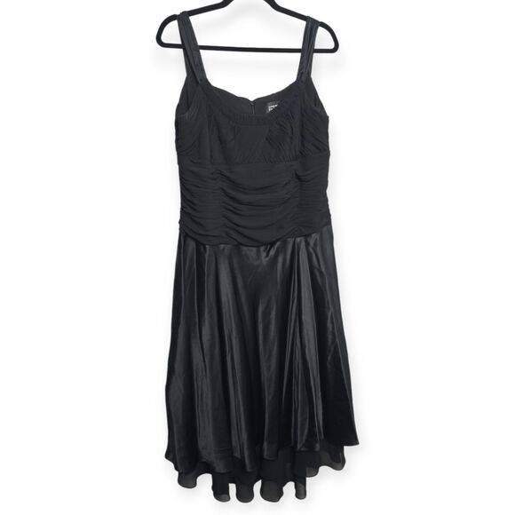 Adrianna Papell Dresses & Skirts - Adrianna Papell Size 14 Black Silk Dress Lined Gathered Cocktail Party